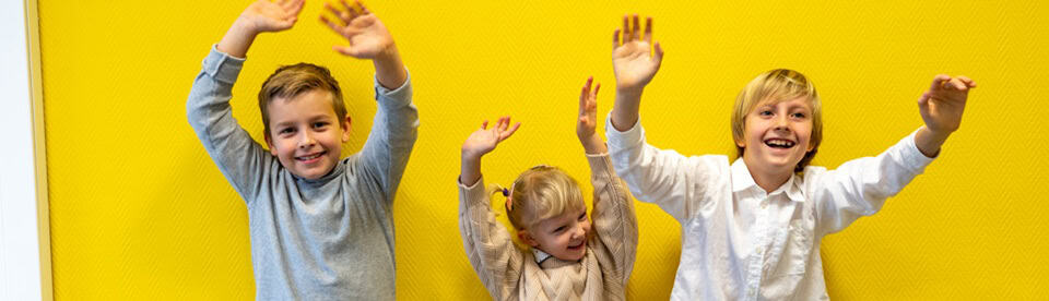 Kinder lernen im Roboter Camp