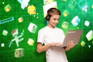 Junge am Laptop Roblox Hacker Camp 