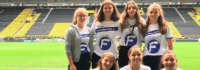 Mädchen im Fußballstadion