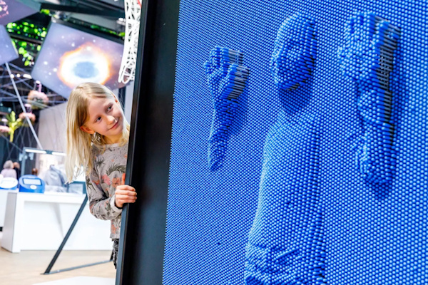 Mädchen im experimenta im Explorer Daycamp in Heilbronn