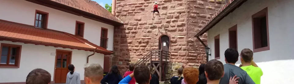 Spaß im Camp beim Klettern