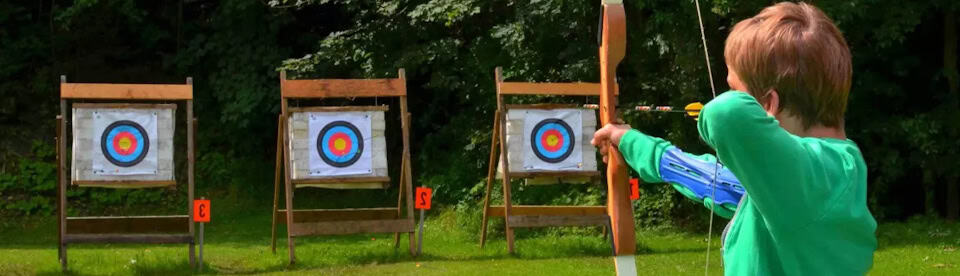 Bogenschießen im Camp