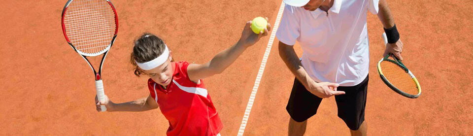 Kinder lernen Tennis im Englisch Tenniscamp Berlin