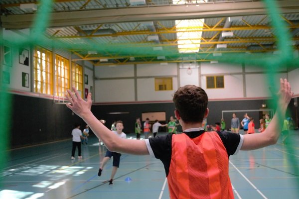 Sport in der Halle im Camp