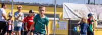 Ein Junge im Sportcamp