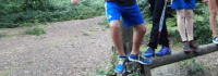 Junge beim Parcours