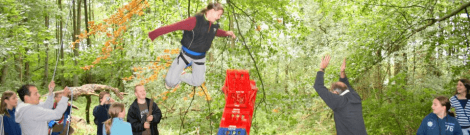 Bierkistenklettern im Wald