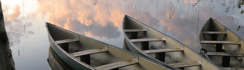 Kanus im Morgengrauen