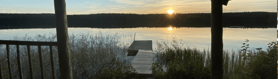 Steg im Sonnenuntergang