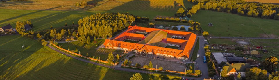 Reiterhof aus der Vogelperspektive