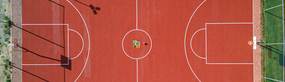 Der Basektballplatz Stuer von oben
