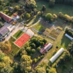Das Inspektorenhaus in Stuer von oben