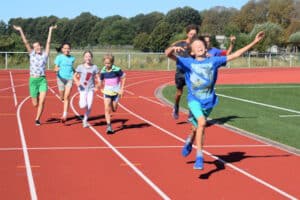 Kinder haben Spaß im Multisportcamp im Schloss Leizen