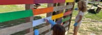 Kinder malen im Kreativworkshop