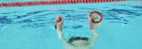 Übungen mit Tauchring im Schwimmcamp