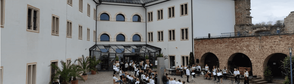 Englisch im Schloss Innenhof