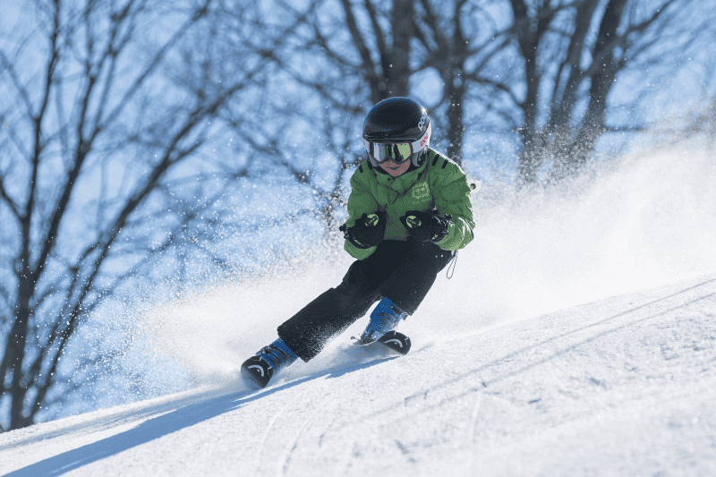 Skireisen und Snowboardcamps