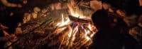 Lagerfeuer im Strandsegelcamp in Langholz