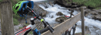 Bike steht vor Fluss