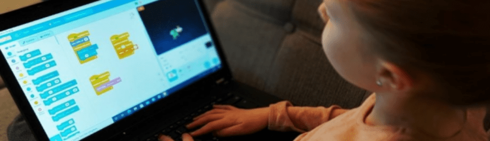Kinder programieren im Lego Camp
