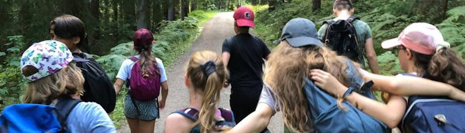 Kinder machen Wanderung