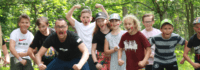 Feriencamps Kärnten, Gruppe hat Spaß im Wald