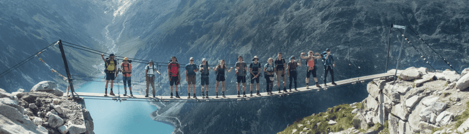 Menschen auf der Brücke