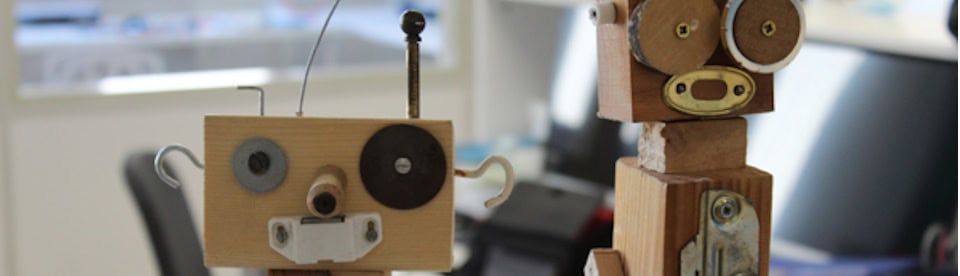 Zwei Roboter
