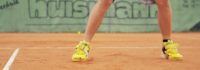 Füße eines Tennisspielers
