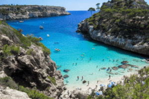 Schöne Sandstrände in den Feriencamps in Spanien