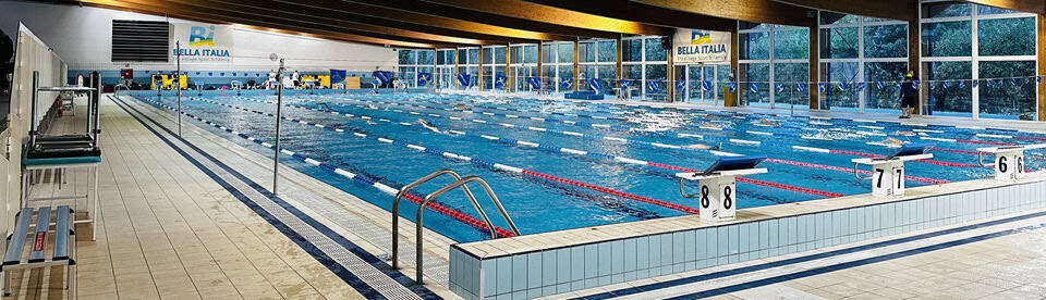 Schwimmbad im Schwimmcamp in Italien