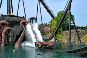 Achterbahnfahrt über Wasser im Ferienpark Camp Soltau