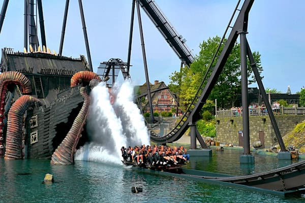 Achterbahnfahrt über Wasser