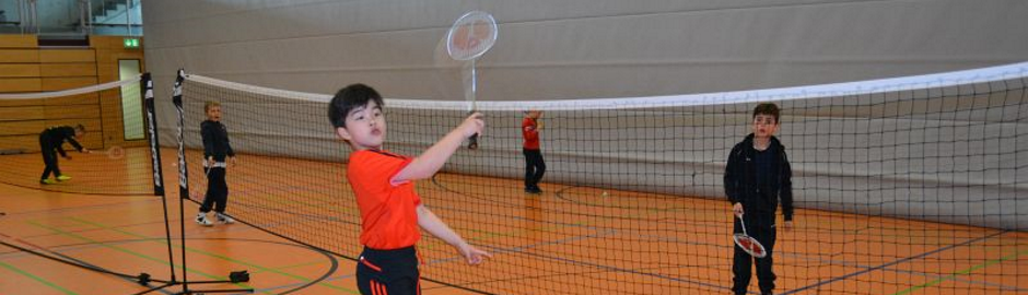Badminton spielen in der Halle
