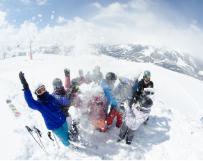 Gruppenfoto mit Schnee