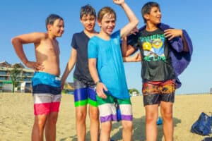 Jungs am Strand