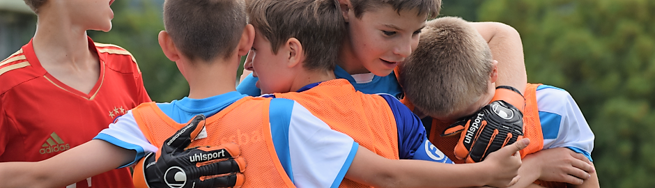 Teamgeist beim Fußball im Camp