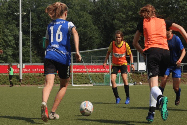 Mädchen Fussballcamp