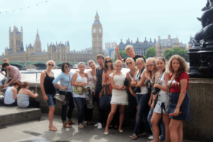 Reisegruppe macht einen Ausflug in London