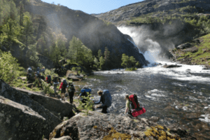 Roadtrip Norwegen Wanderung am Wasserfall