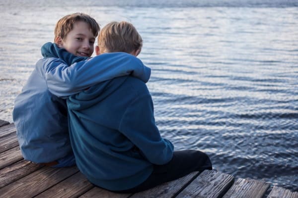 Kinder am Steg des Ruppiner See
