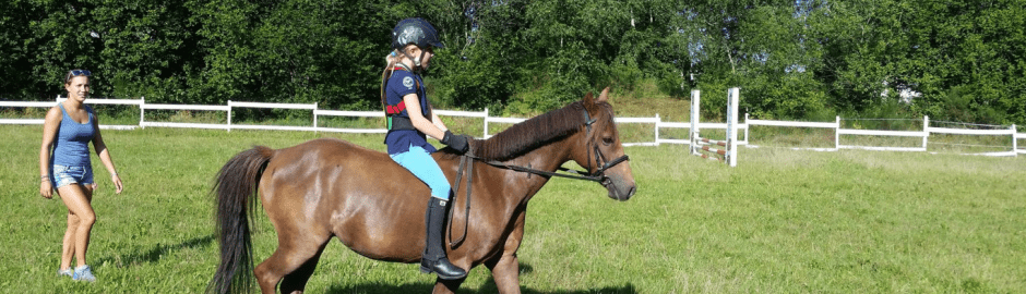 Mädchen auf Pferd