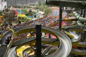 Rutschwelt im Tropical Island bei Berlin im Tropencamp