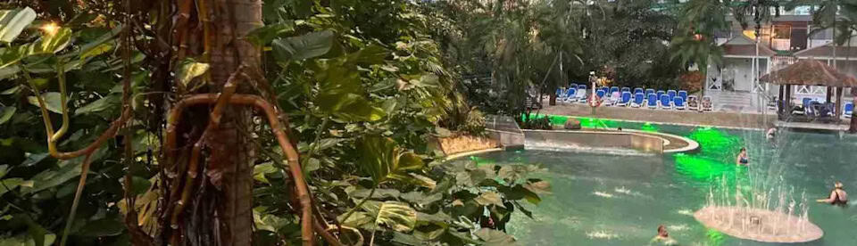 Schwimmwelt im Tropencamp