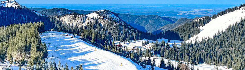Ein Blick auf dei schneebedeckten Berge