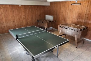 Tischtennisplatte und Tischkicker