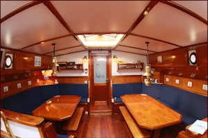 Lounge auf dem Familien Segeltörn