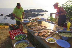 Essensbuffet im Camp