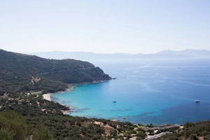 Aussicht auf eine Bucht Korsikas