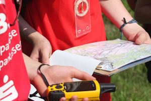 GPS-Rallye mit Kompass, Karte und GPS-Gerät